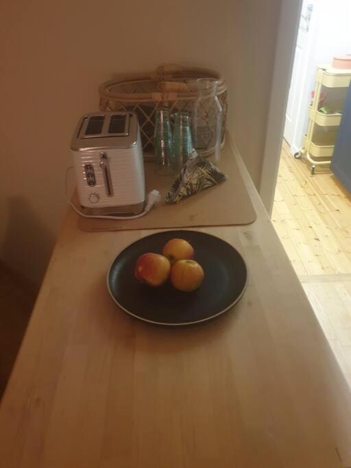 Centrala Stan- 2-Rums Gaestsvit, Perfekt Foer Kollegor Som Oenskar Separata Rum Umea Bagian luar foto